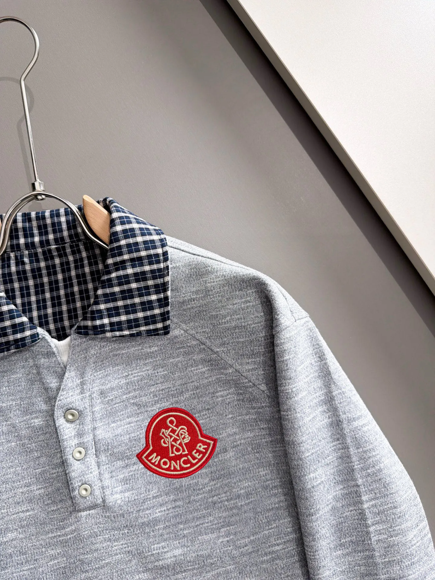 Mengkou's exclusive first release of the 2026 autumn and winter New Arrival sweatshirt long-sleeved men and women. Same Style. Many stars have the same style. Craftsmanship that cannot be copied by ordinary small workshops. We are not afraid of any challenges in terms of materials, detail restoration and craftsmanship, just to provide you with wonderful products. Compare the top Original versions at will. No expense is spared just to make it better. Unique imported fabric feel. Purely imported German machine production. Precision operation. Thousands of needles density. A full set of New Arrival accessories with three standards can be customized simultaneously. Versatile upper body is fashionable, a perfect choice for autumn and winter, and a must-have item. Sizes table: M-4XL (please state your height and weight when placing an order)